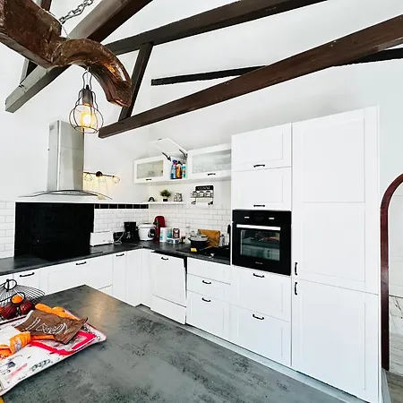 Maison Avec Jardin Et Terrasse, Proche - Fr-1-709-98 *